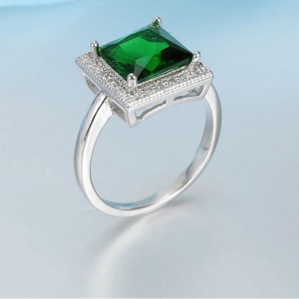 Green Royal Princess Square Ring
